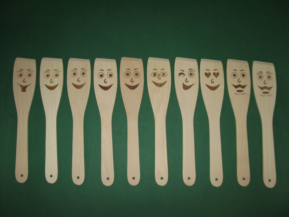 Espátulas grabadas con expresiones faciales de PIKUSA